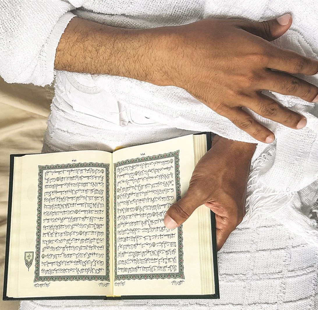 u0623u062du062f u0627u0644u062du062cu0651u0627u062c u064au0642u0631u0623 u0627u0644u0642u0631u0622u0646 u0627u0644u0643u0631u064au0645 u0641u064a u0627u0644u0645u0633u062cu062f u0627u0644u062du0631u0627u0645 (u062f u0628 u0627)