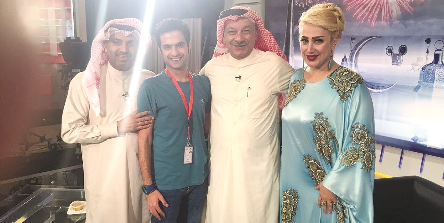 طارق العلي وميس قمر وأحمد السلمان مع الزميل حمود العنزي