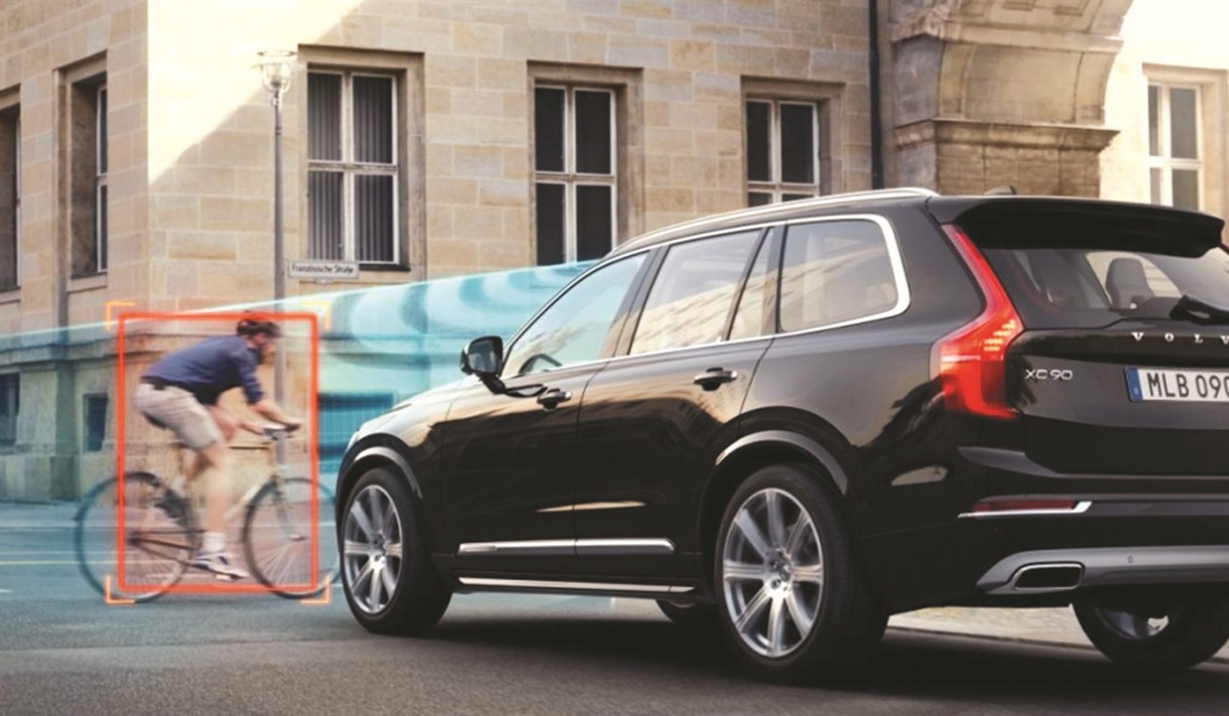 ... وفي حال الخطر أيهما ستختار أن تكون الفدائي أم الأناني؟