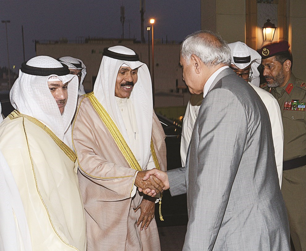 ولي العهد يتلقى تهنئة بدر العيسى