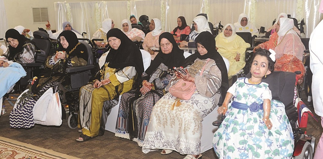 بعض من نزيلات دور الرعاية