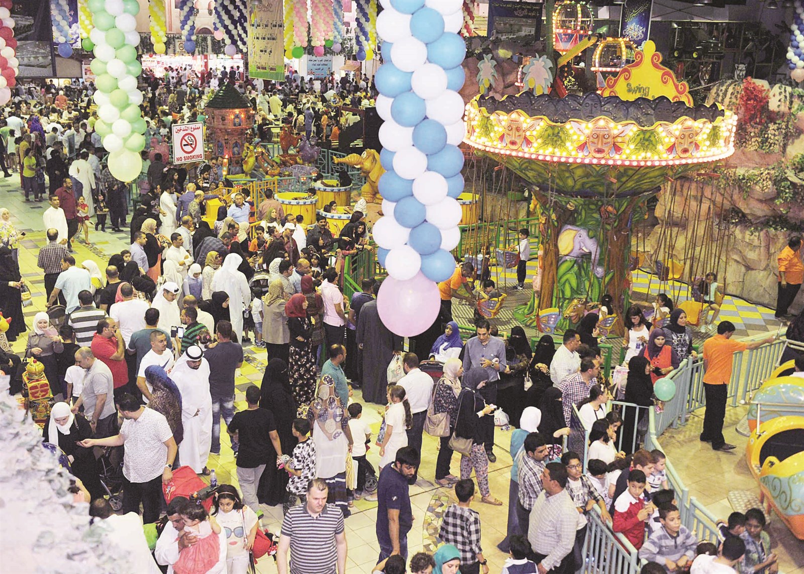 أجواء العيد في أحد المجمعات  (تصوير سعد هنداوي)