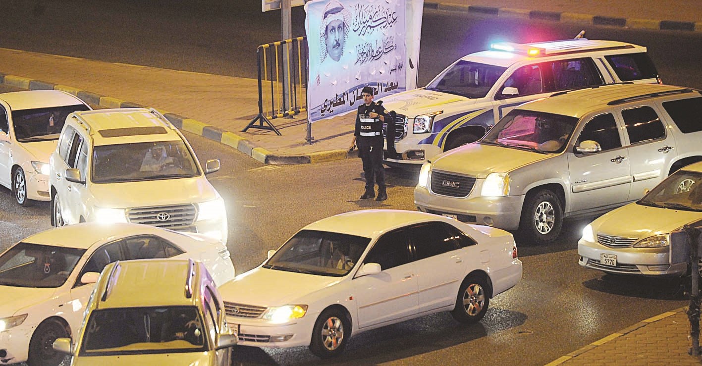 u0631u062cu0644 u0645u0631u0648u0631 u064au0639u0645u0644 u0639u0644u0649 u062au0633u0647u064au0644 u062du0631u0643u0629 u0627u0644u0633u064au0631  (u062au0635u0648u064au0631 u0646u0627u064au0641 u0627u0644u0639u0642u0644u0629)