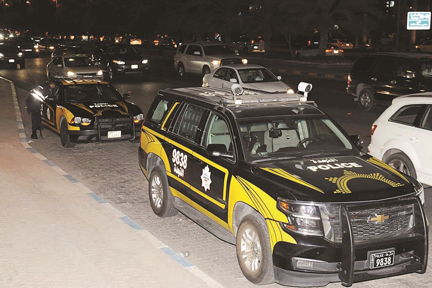 سيارات النجدة تواكب احتفالات المواطنين والمقيمين بالعيد