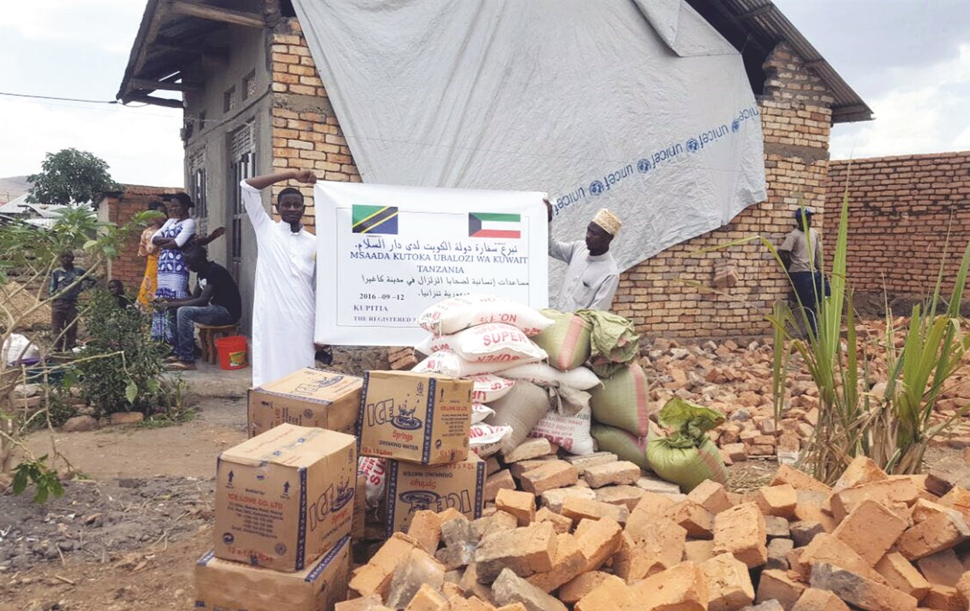 جانب من توزيع المساعدات الكويتية