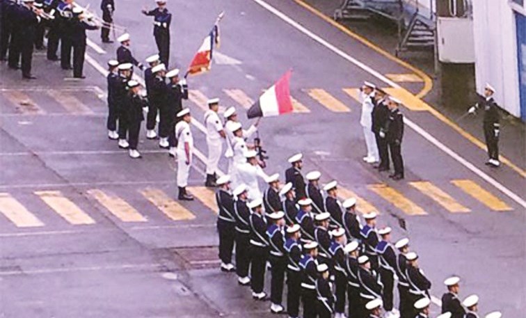 u0642u0627u0626u062fu0627 u0627u0644u0628u062du0631u064au0629 u0627u0644u0645u0635u0631u064au0629 u0648u0627u0644u0641u0631u0646u0633u064au0629 u064au0633u062au0639u0631u0636u0627u0646 u062du0631u0633 u0627u0644u0634u0631u0641