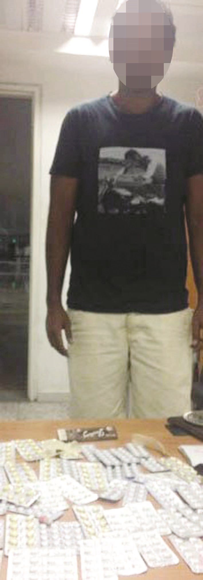 u0627u0644u0636u0627u0628u0637 u0648u0623u0645u0627u0645u0647 u0627u0644u062du0628u0648u0628 u0627u0644u0645u062eu062fu0631u0629