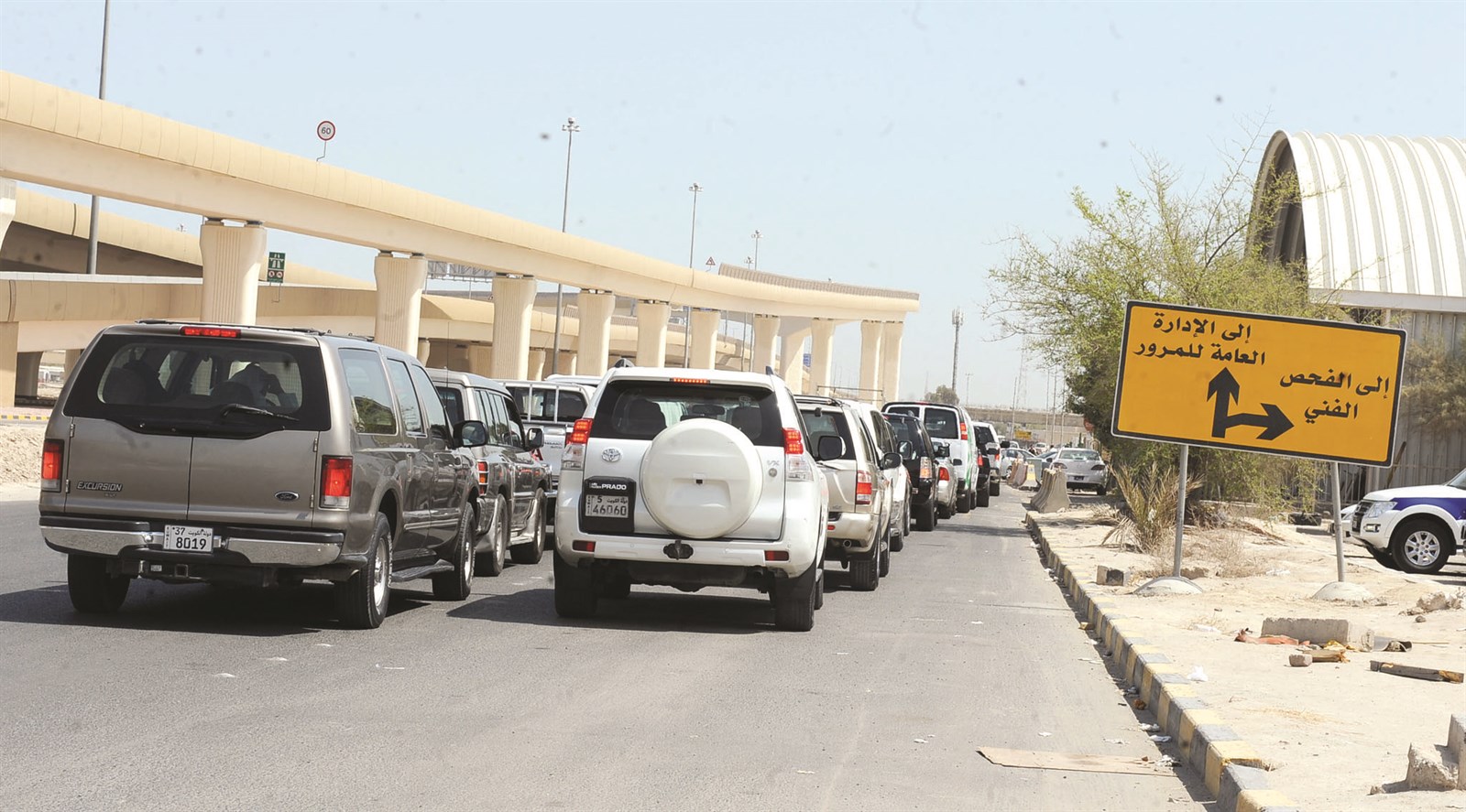 إقبال على إدارة الفحص الفني (تصوير جلال معوض)