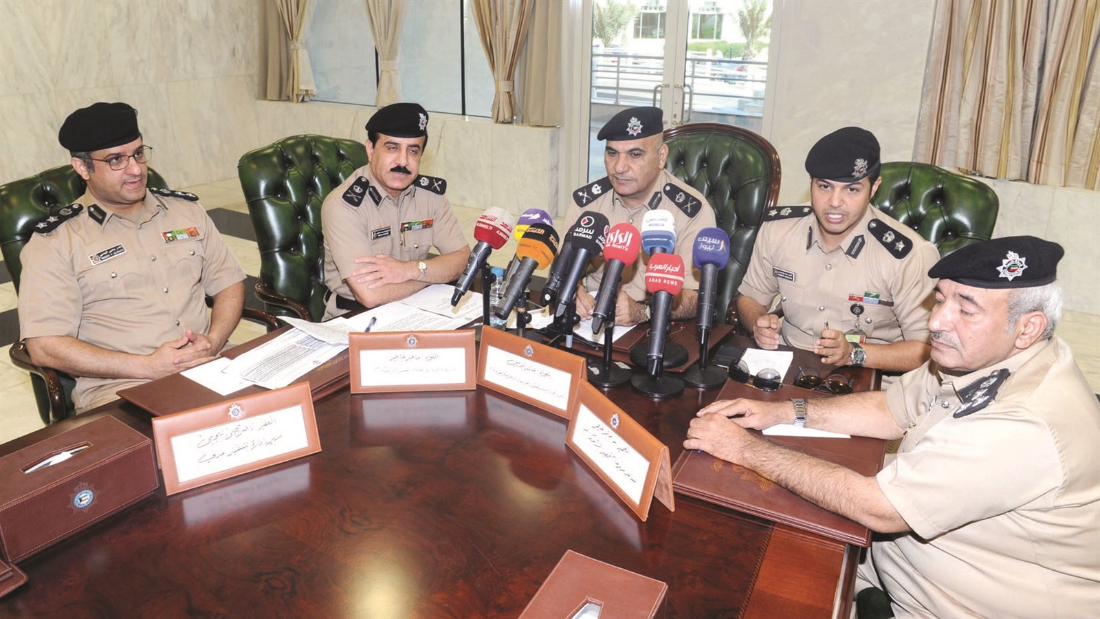 u062cu0627u0646u0628 u0645u0646 u0627u0644u0645u0624u062au0645u0631 u0627u0644u0635u062du0627u0641u064a (u062au0635u0648u064au0631 u0632u0643u0631u064au0627 u0639u0637u064au0629)