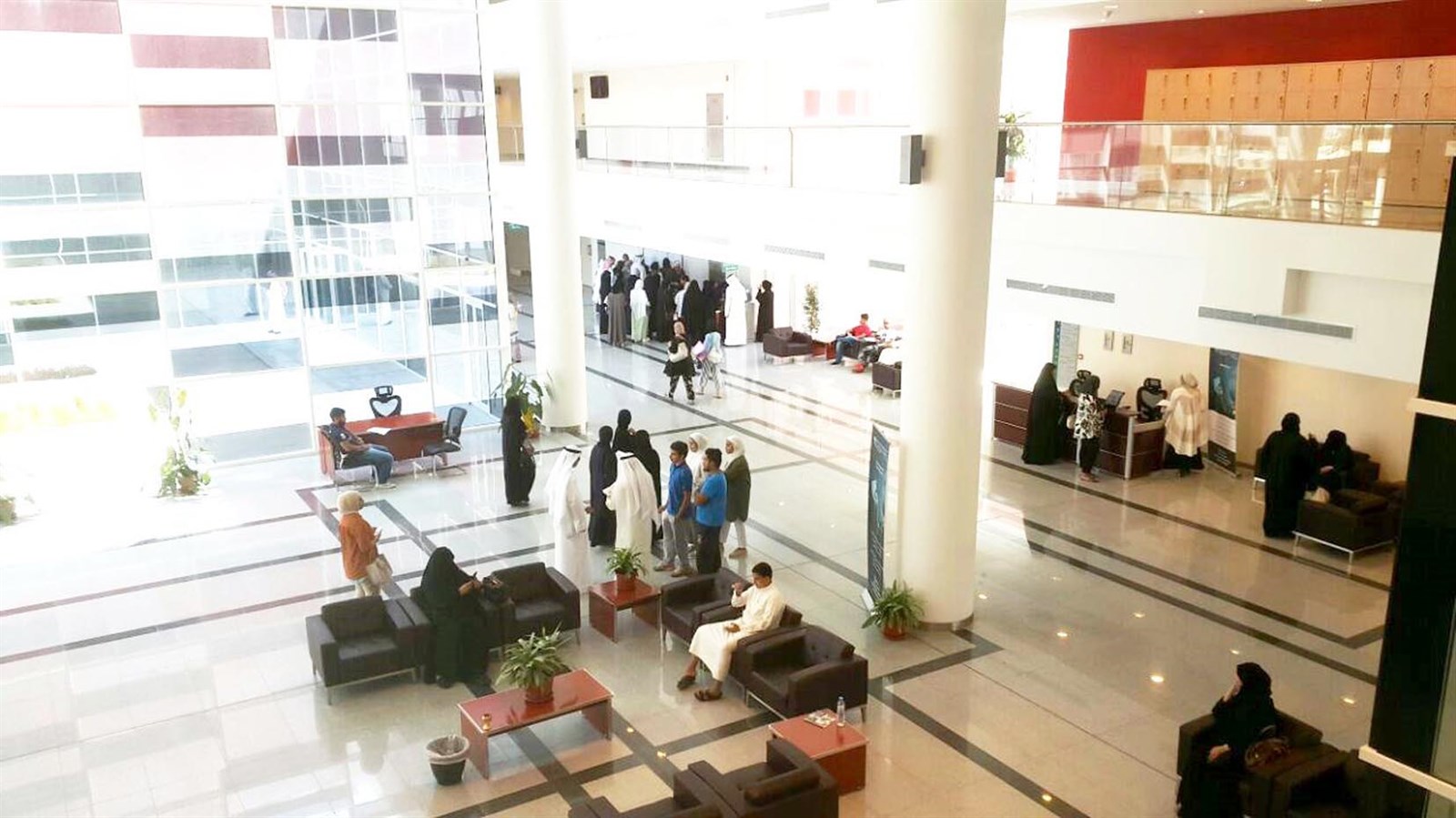 u062du0636u0648u0631 u0637u0644u0627u0628u064a u0641u064a u0643u0644u064au0629 u0627u0644u0643u0648u064au062a u0644u0644u0639u0644u0648u0645 u0648u0627u0644u062au0643u0646u0648u0644u0648u062cu064au0627