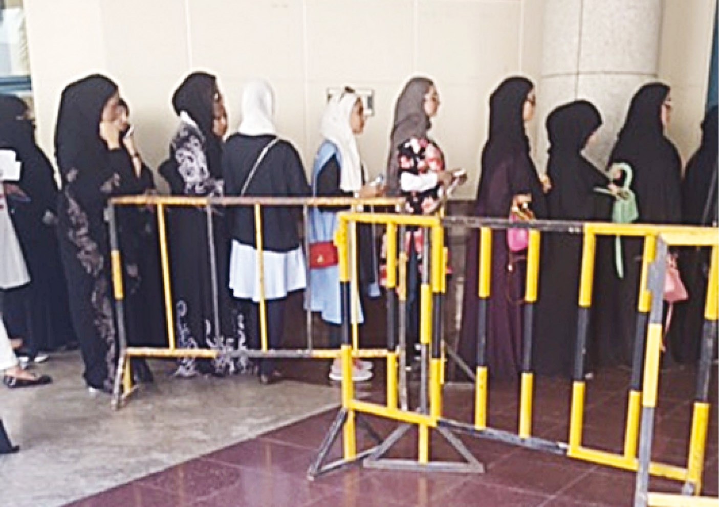 u0637u0627u0644u0628u0627u062a u064au0642u0641u0646 u0641u064a u0627u0644u0637u0627u0628u0648u0631 u0648u0644u0627 u064au0644u062du0642u0646 u0627u0644u062au0633u062cu064au0644