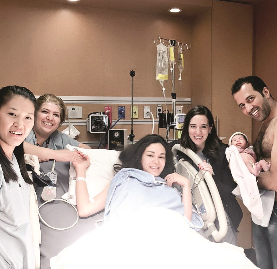 u0641u0631u062du0629 u0627u0644u0648u0627u0644u062fu064au0646 u0628u0642u062fu0648u0645 u00abu0627u0644u0632u064au0646u00bb u062fu0627u062eu0644 u063au0631u0641u0629 u0627u0644u0645u0633u062au0634u0641u0649