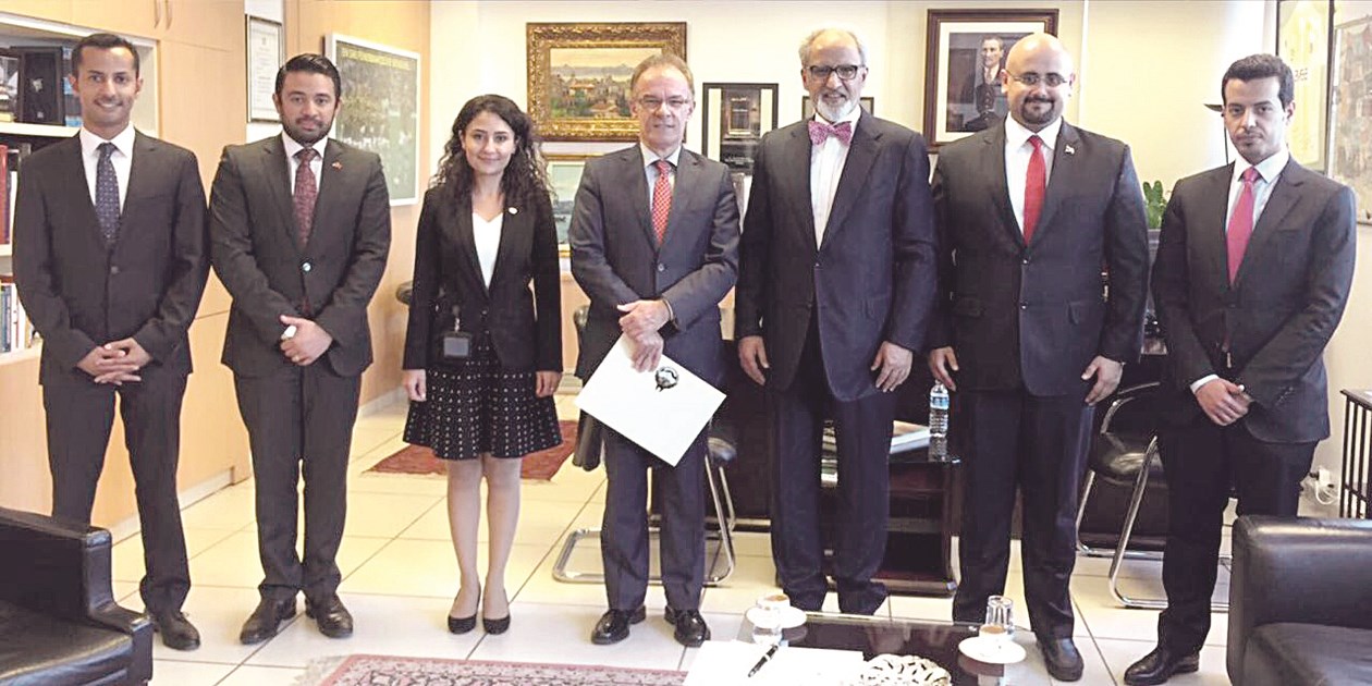 u0627u0644u0632u0648u0627u0648u064a u0648u0623u0648u063au0644u0648 u064au062au0648u0633u0637u0627u0646 u0623u0639u0636u0627u0621 u0627u0644u0633u0641u0627u0631u0629 u0627u0644u0643u0648u064au062au064au0629 u0641u064a u0623u0646u0642u0631u0629 u0628u0639u062f u062au0642u062fu064au0645 u0627u0644u0623u0648u0631u0627u0642