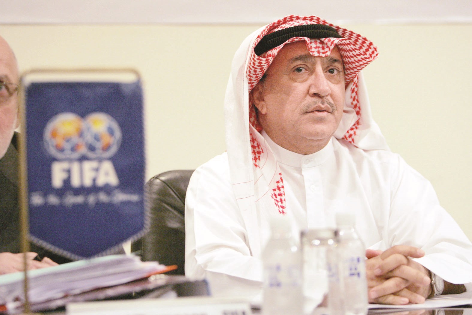 u0623u0633u062f u062au0642u064a u0646u0627u0626u0628 u0631u0626u064au0633 u0627u0644u0644u062cu0646u0629 u0627u0644u0645u0648u0644u062cu0629 u0628u0625u062fu0627u0631u0629 u0627u062au062du0627u062f u0643u0631u0629 u0627u0644u0642u062fu0645 (u0627u0644u0623u0632u0631u0642 u062fu0648u062a u0643u0648u0645)