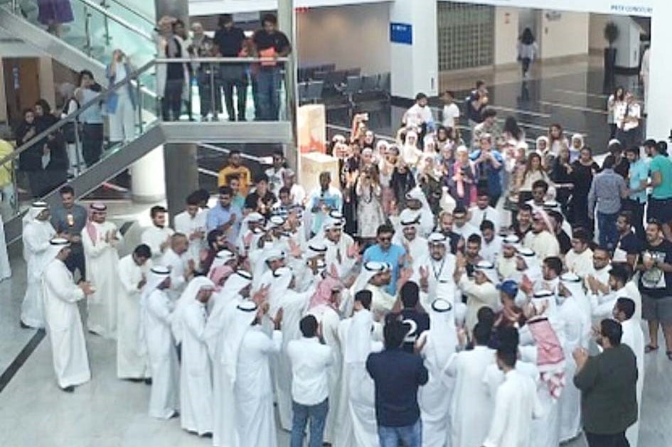 u0639u062fu062f u0645u0646 u0623u0639u0636u0627u0621 u0642u0627u0626u0645u0629 u0627u0644u0648u0633u0637 u0627u0644u062fu064au0645u0648u0642u0631u0627u0637u064a u062eu0644u0627u0644 u0623u062du062f u0627u0644u0644u0642u0627u0621u0627u062a