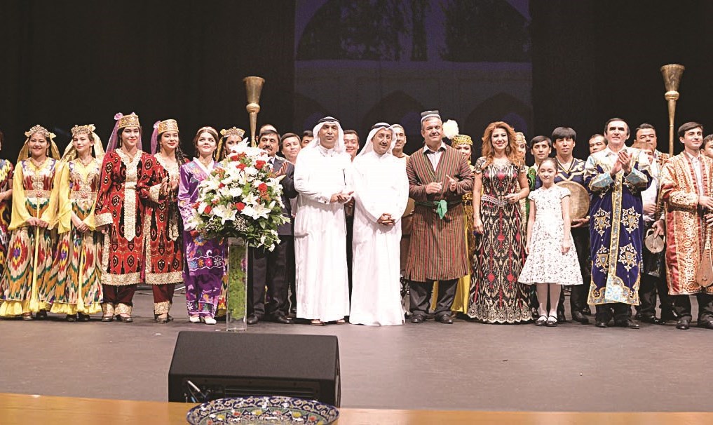 u0645u062du0645u062f u0627u0644u0639u0633u0639u0648u0633u064a u0648u0627u0644u0633u0641u064au0631 u0627u0644u0637u0627u062cu064au0643u064a u0645u0639 u0627u0644u0641u0631u0642u0629  (u062au0635u0648u064au0631 u0643u0631u0645 u0630u064au0627u0628)