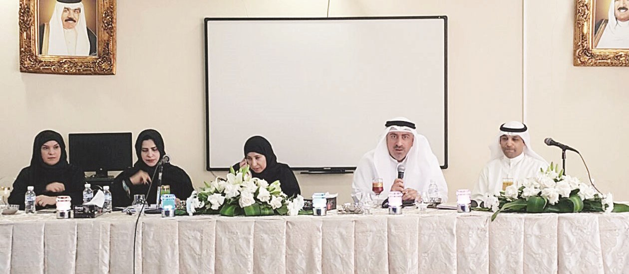 الغيث متحدثاً إلى مديري ومديرات المدارس