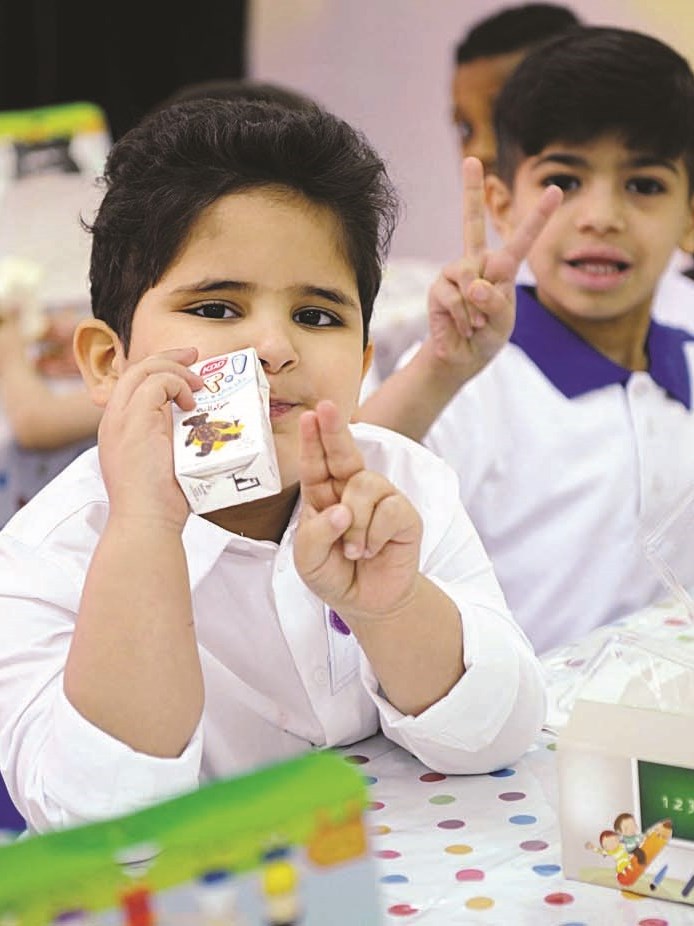 علبة عصير.. وشارة النصر