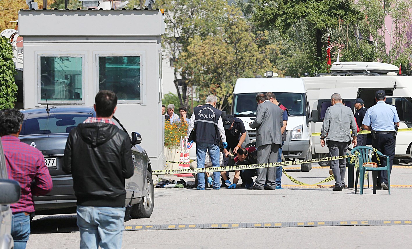 u0639u0646u0627u0635u0631 u0645u0646 u0627u0644u0634u0631u0637u0629 u0627u0644u062au0631u0643u064au0629 u0623u0645u0627u0645 u0627u0644u0633u0641u0627u0631u0629 u0627u0644u0625u0633u0631u0627u0626u064au0644u064au0629 u0641u064a u0623u0646u0642u0631u0629     (u0627 u0628)