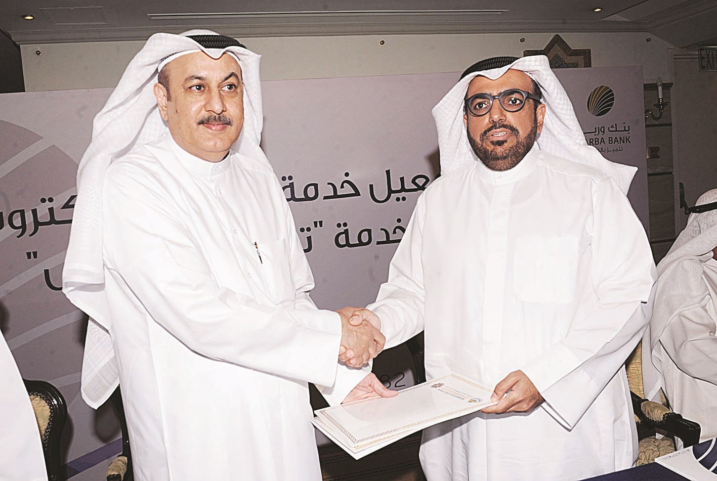 u0627u0644u063au0627u0646u0645 u0648u0627u0644u0639u0633u0639u0648u0633u064a u064au062au0628u0627u062fu0644u0627u0646 u0627u0644u0627u062au0641u0627u0642u064au0629 (u062au0635u0648u064au0631 u0643u0631u0645 u0630u064au0627u0628)