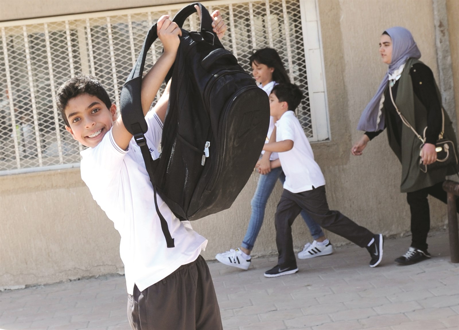 فرحة بالعودة للمدرسة