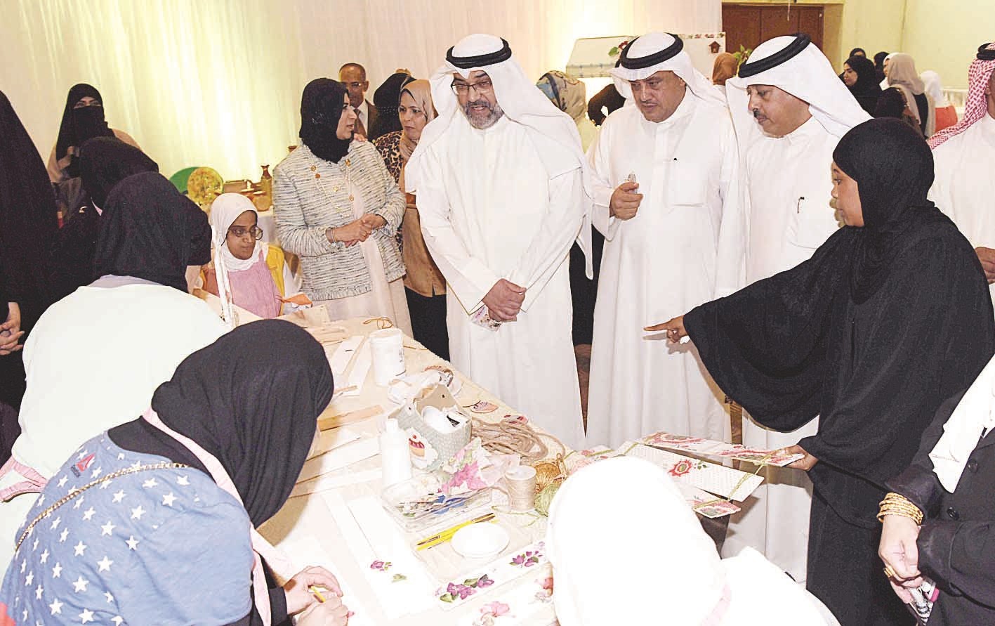 u062cu0648u0644u0629 u0641u064a u0627u0644u0645u0639u0631u0636  (u062au0635u0648u064au0631 u0646u0627u064au0641 u0627u0644u0639u0642u0644u0629)