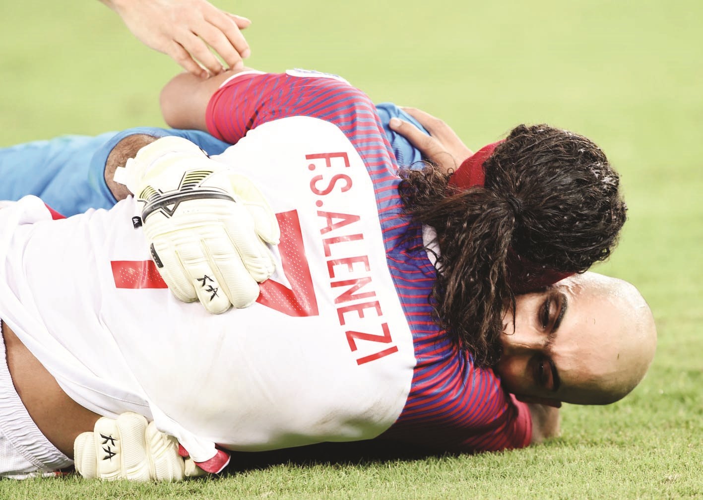 العنزي والكندري يحتفلان باللقب