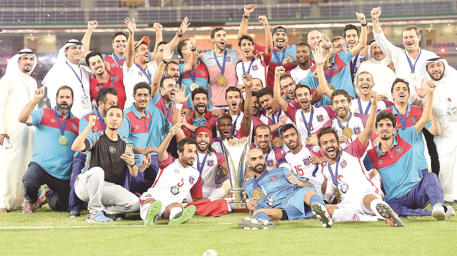 u0643u0623u0633 u00abu0627u0644u0633u0648u0628u0631u00bb u0645u0639 u0644u0627u0639u0628u064a u00abu0627u0644u0643u0648u064au062au00bb u0648u0627u0644u062cu0647u0627u0632u064au0646 u0627u0644u0641u0646u064a u0648u0627u0644u0625u062fu0627u0631u064a (u062au0635u0648u064au0631 u062cu0627u0633u0645 u0628u0627u0631u0648u0646)