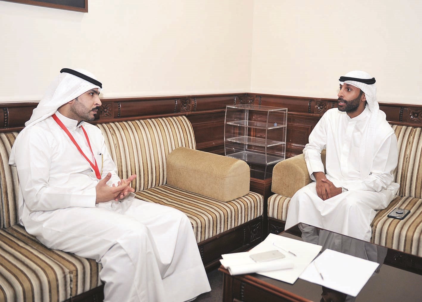 شاهين السالم متحدثاً للزميل فيصل التركي