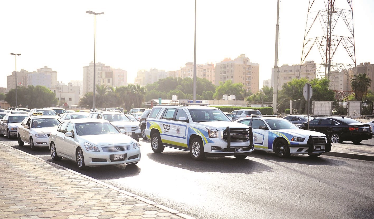 الدوريات تجوب الطرق لتسهيل الحركة