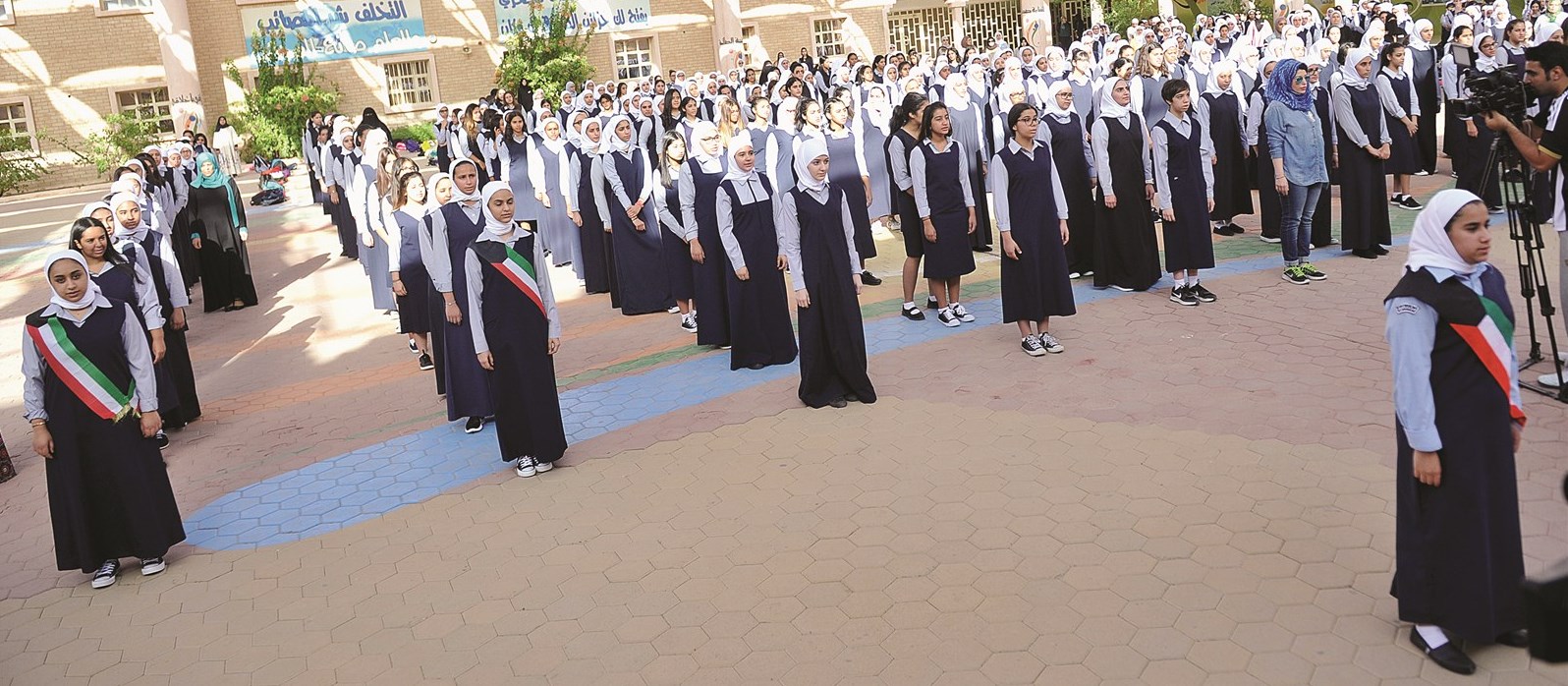 طابور الصباح في إحدى ثانويات البنات