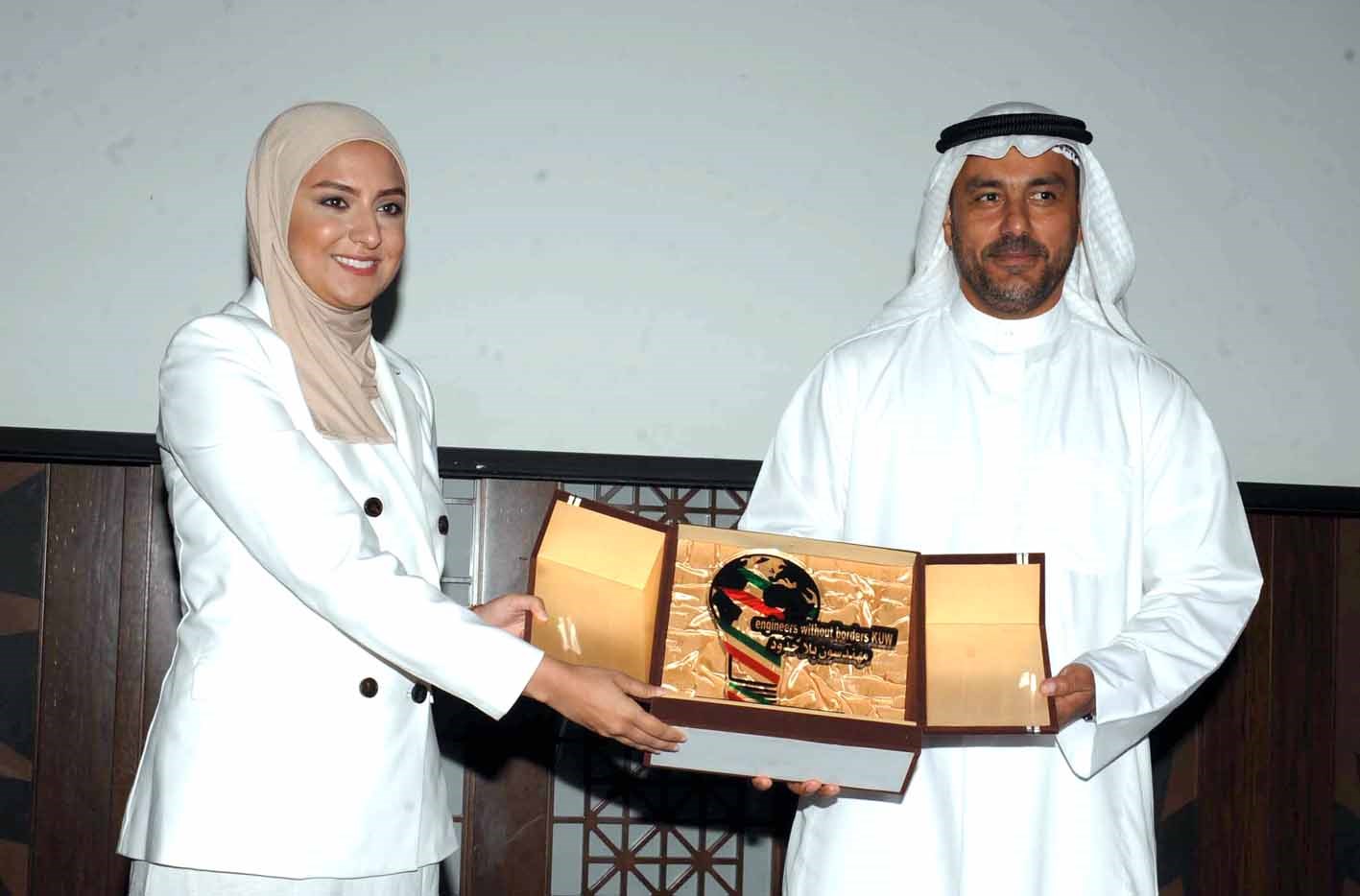 القراشي تكرم الرشيد