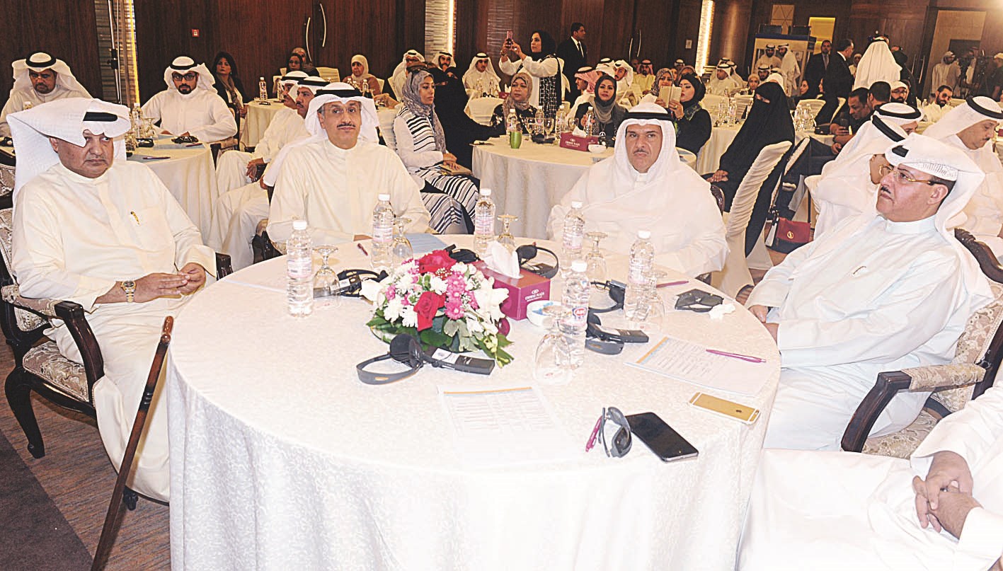 u0627u0644u062du0645u0648u062f u0648u0643u0628u0627u0631 u0642u064au0627u062fu064au064a u0627u0644u0648u0632u0627u0631u0629 u0641u064a u0645u0642u062fu0645 u0627u0644u062du0636u0648u0631 (u062au0635u0648u064au0631 u0632u0643u0631u064au0627 u0639u0637u064au0629)