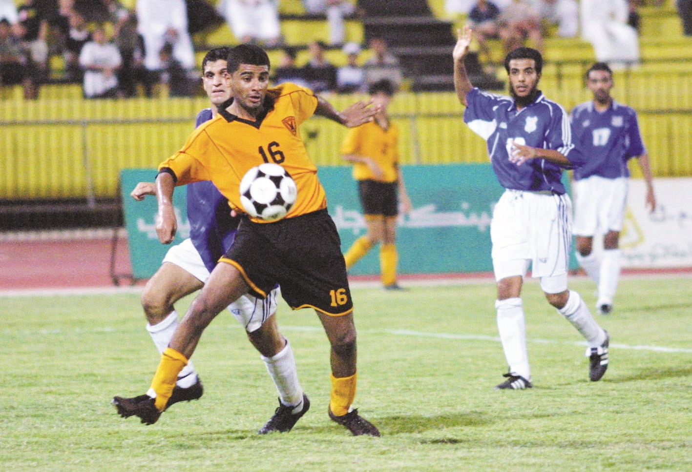 u0628u062fu0631 u0627u0644u0634u0645u0631u064a u062eu0644u0627u0644 u0645u0648u0633u0645u0647 u0627u0644u0623u062eu064au0631 u0645u0639 u0627u0644u0642u0627u062fu0633u064au0629 (u0627u0644u0623u0632u0631u0642 u062fu0648u062a u0643u0648u0645)