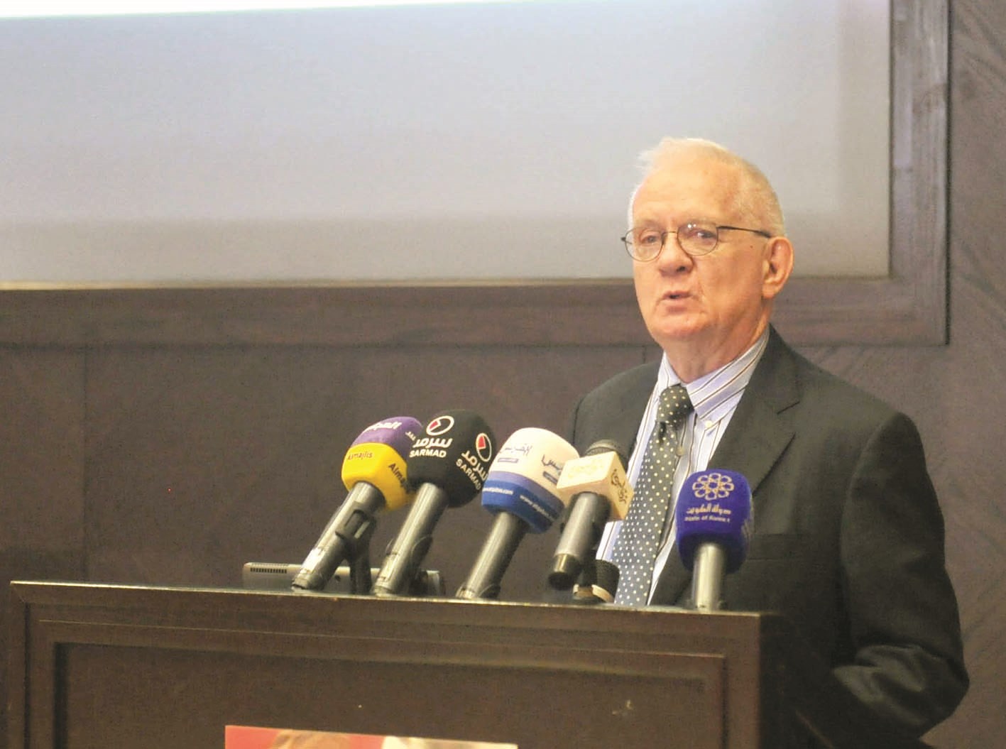 إيكلمان متحدثاً في الندوة