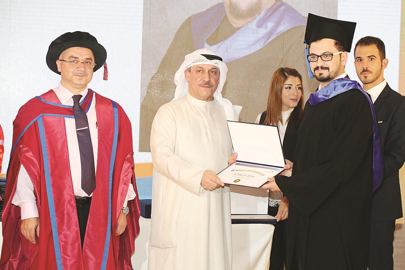 تكريم أحد الطلبة