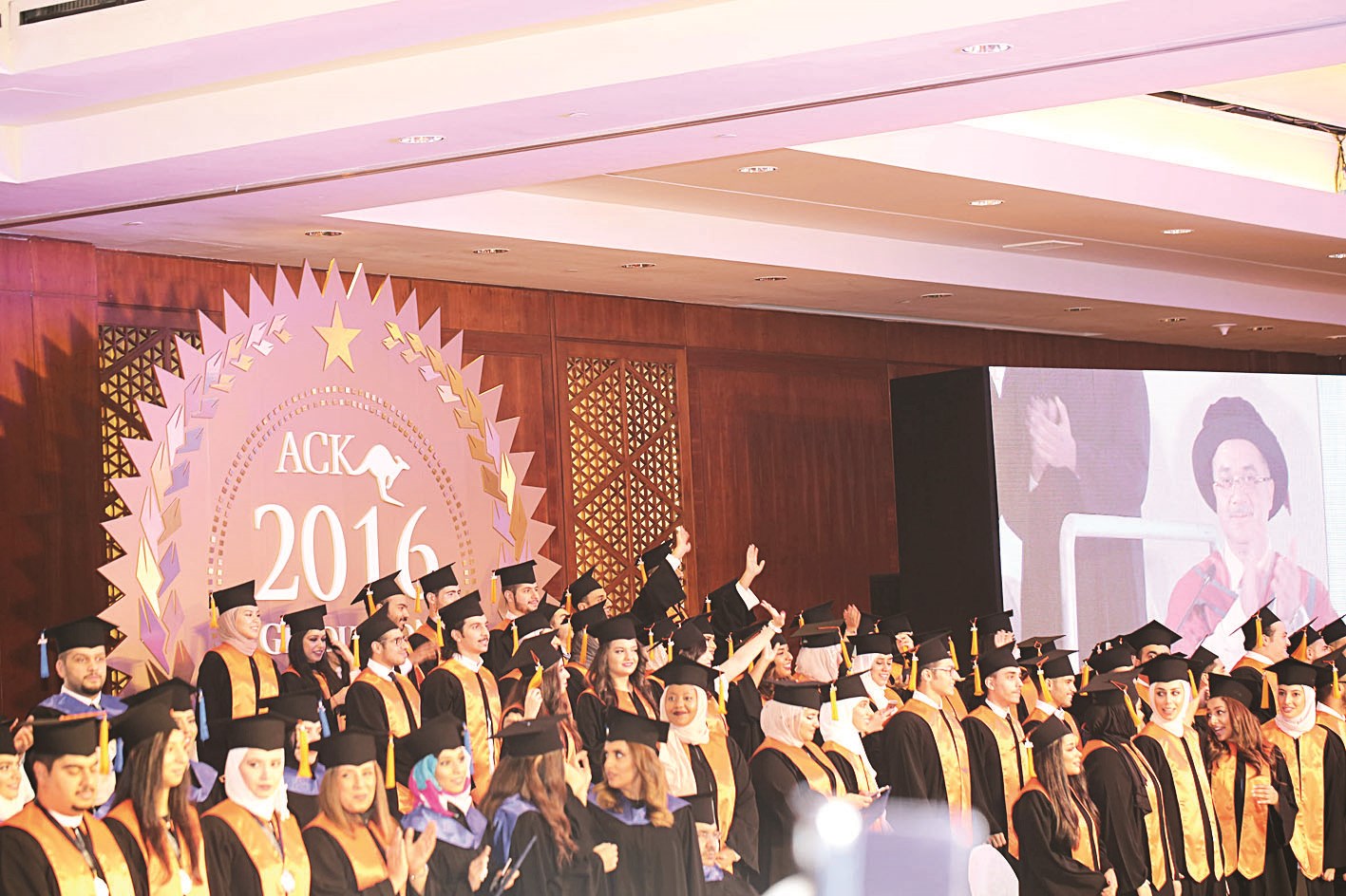 خريجو الدبلوم