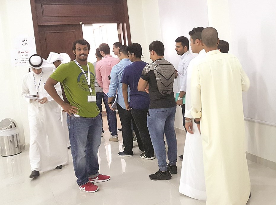 طابور للإدلاء بالأصوات