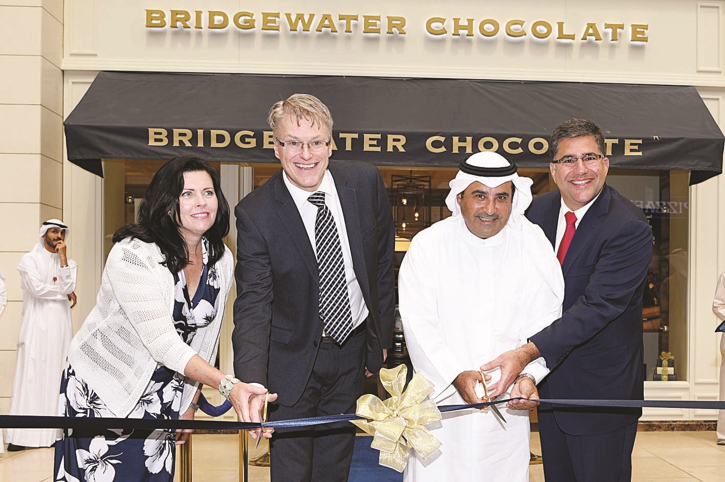 u0645u062du0645u062f u0639u0628u062fu0627u0644u0639u0632u064au0632 u0627u0644u0634u0627u064au0639 u0648u0625u064au0631u064au0643 u0644u0627u0646u062fu063au0631u064au0646 u0648u062du0631u0645u0647 u0648u0623u0646u062fu0631u0648 u0628u0644u0627u0648u0646u0631 u064au0642u0635u0651u0648u0646 u0634u0631u064au0637 u0627u0644u0627u0641u062au062au0627u062d (u062au0635u0648u064au0631 u0632u0643u0631u064au0627 u0639u0637u064au0629)