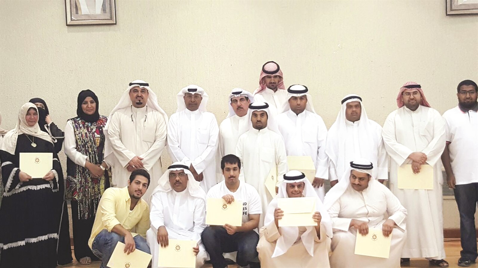 u0645u0633u0624u0648u0644u0648 u0647u064au0626u0629 u0630u0648u064a u0627u0644u0625u0639u0627u0642u0629 u0641u064a u0644u0642u0637u0629 u062au0630u0643u0627u0631u064au0629 u0645u0639 u0627u0644u0645u0634u0627u0631u0643u064au0646 u0641u064a u0627u0644u0628u0631u0646u0627u0645u062c u0627u0644u062au062fu0631u064au0628u064a