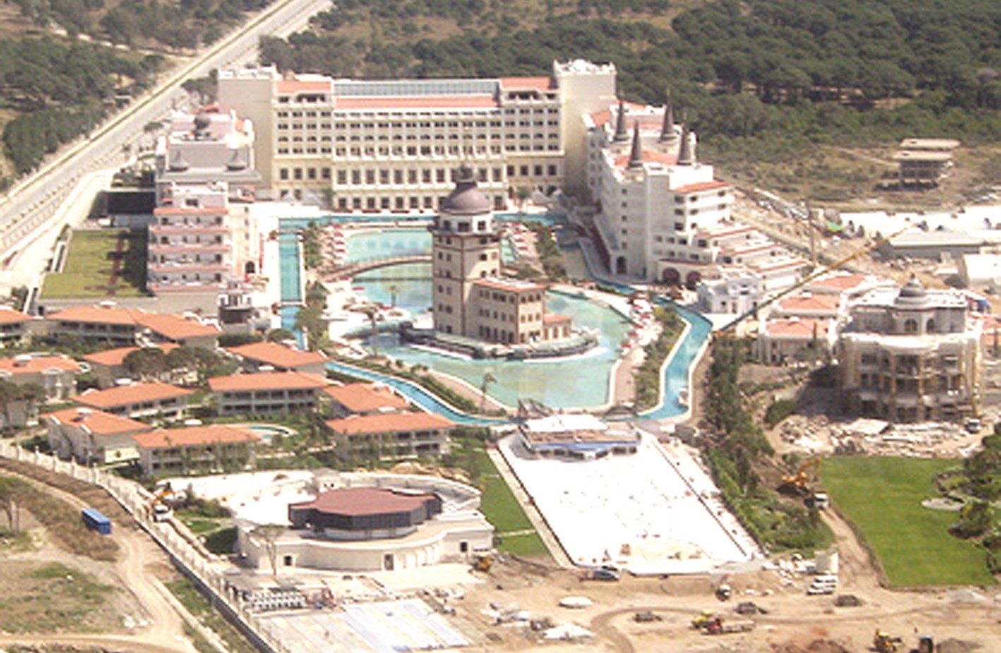 "مارادان بلاس"... فندق من عالم آخر