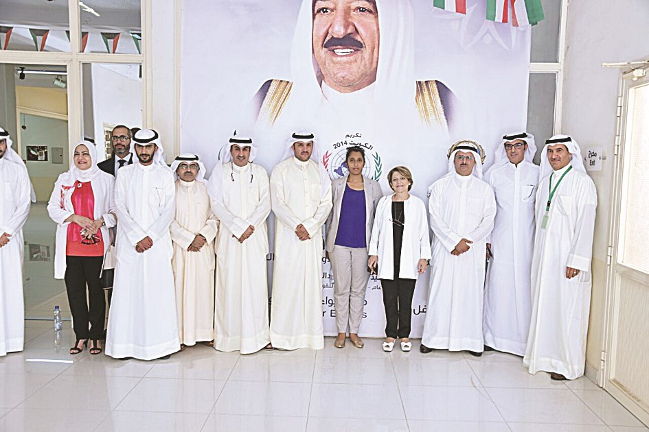 ماريا غراتسيا والوفد المرافق لها في لقطة جماعية مع مسؤولي «الشؤون»