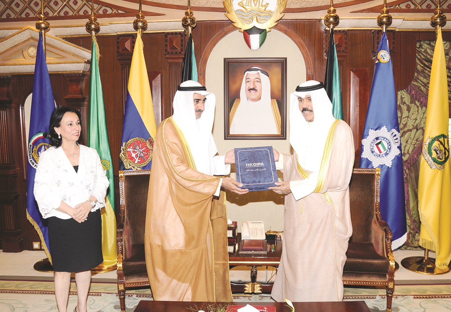 ... ومتسلماً تقرير هيئة تشجيع الاستثمار