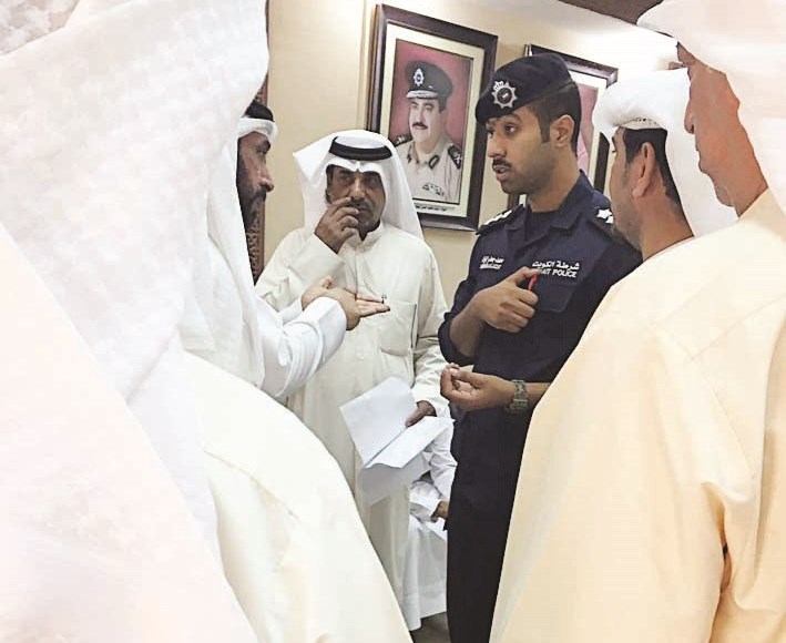 u0639u062fu062f u0645u0646 u0623u0635u062du0627u0628 u0634u0631u0643u0627u062a u00abu0627u0644u062cu0648u0627u0644u00bb u0641u064a u0645u0643u062au0628 u0627u0644u0634u0648u064au0639