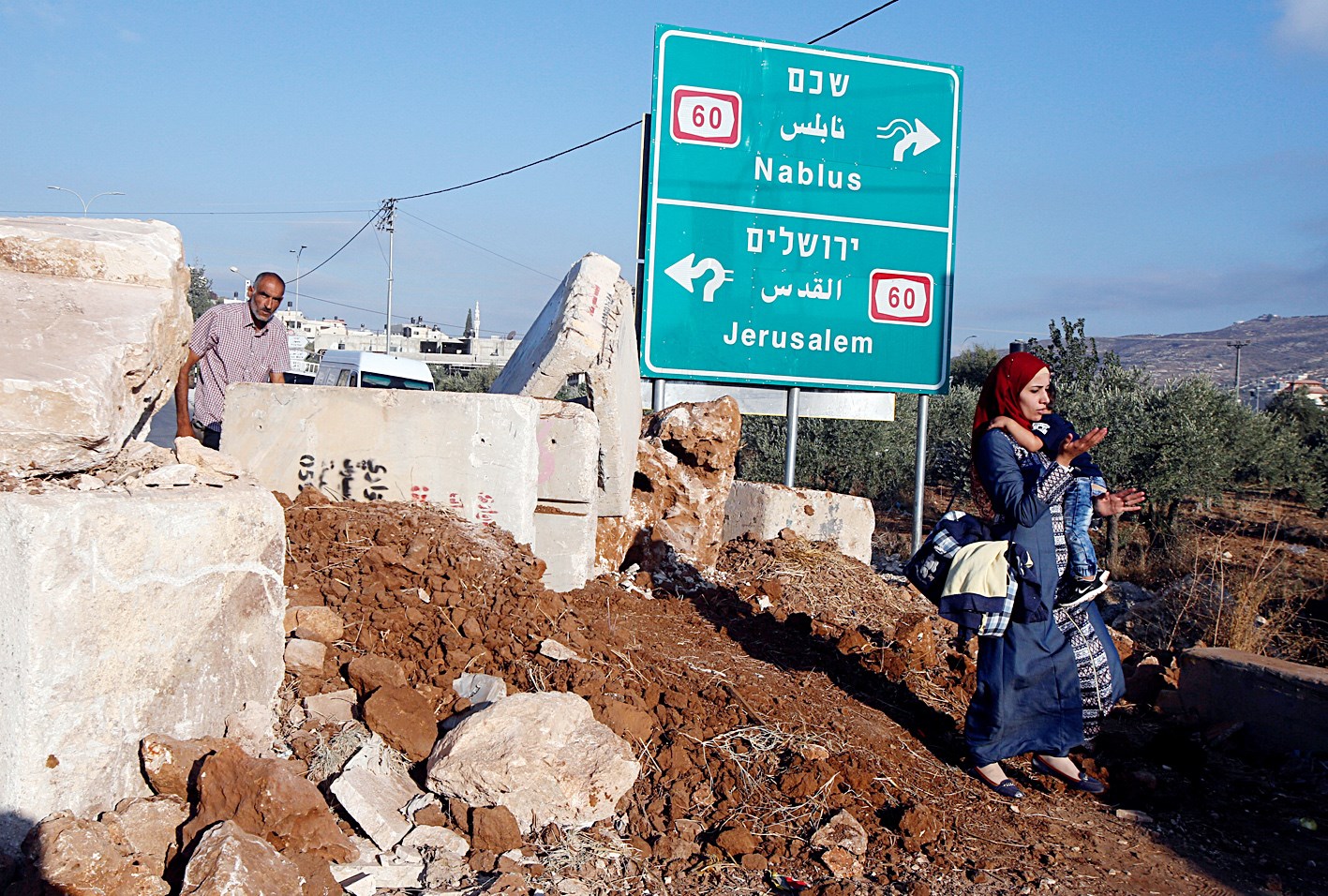 u0641u0644u0633u0637u064au0646u064au0629 u062au0634u0642 u0637u0631u064au0642u0647u0627 u0628u064au0646 u0643u062au0644 u0625u0633u0645u0646u062au064au0629 u0642u0631u0628 u0646u0627u0628u0644u0633 u0628u0639u062f u0625u063au0644u0627u0642 u0627u0644u062cu064au0634 u0627u0644u0625u0633u0631u0627u0626u064au0644u064a u0645u062fu062eu0644 u0642u0631u064au062au0647u0627      (u0631u0648u064au062au0631u0632)