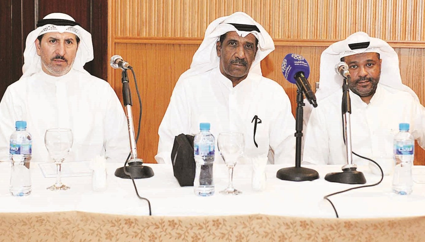 u0635u0627u0644u062d u0627u0644u062du0645u0631 u0645u062au0648u0633u0637u0627u064b u0623u062du0645u062f u0627u0644u062au062au0627u0646 u0648u0639u0628u062fu0627u0644u0643u0631u064au0645 u0627u0644u0647u0627u062cu0631u064a  (u062au0635u0648u064au0631 u0633u0639u062f u0647u0646u062fu0627u0648u064a)