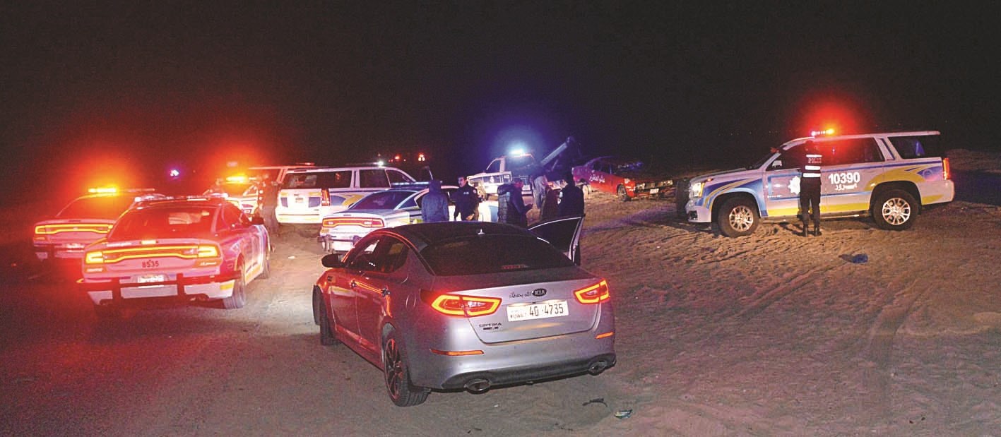 مركبات أمنية تحتل الحلبة