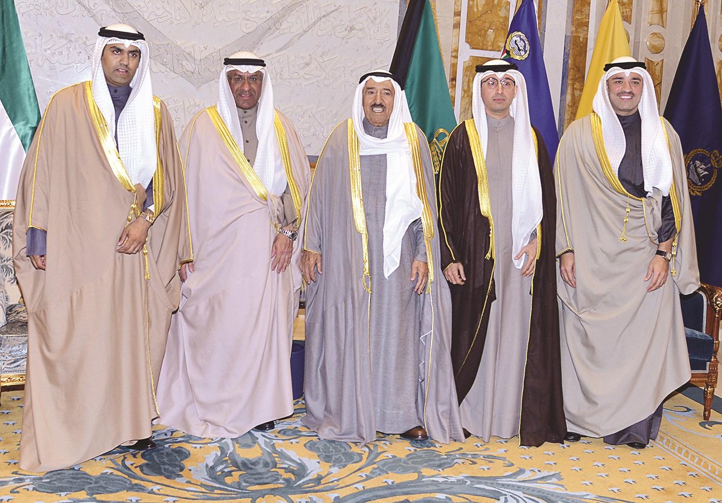 صاحب السمو متوسطاً المستشار العسعوسي والمحامين العامين