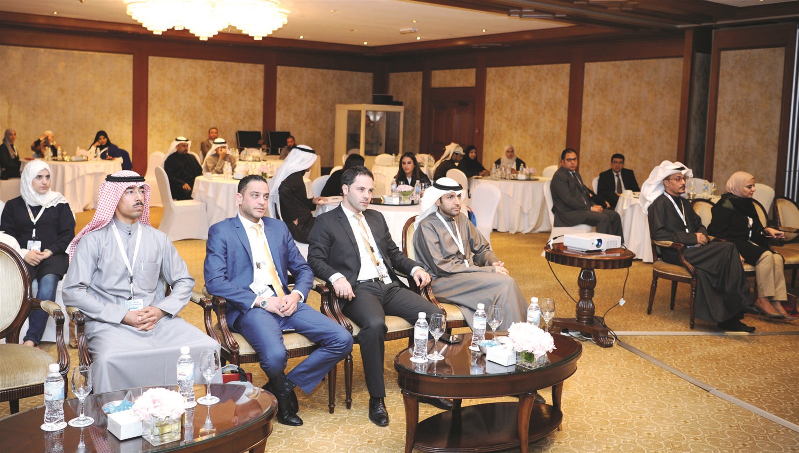 u062cu0627u0646u0628 u0645u0646 u0627u0644u0645u0624u062au0645u0631 (u062au0635u0648u064au0631 u0637u0627u0631u0642 u0639u0632u0627u0644u062fu064au0646)