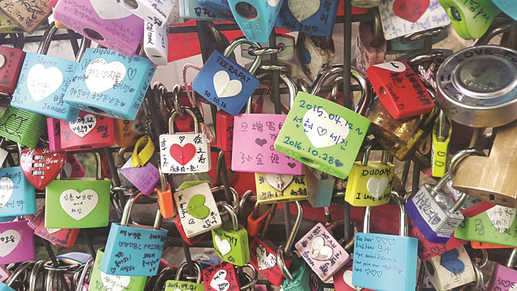 أقفال العشاق في N Seoul Tower